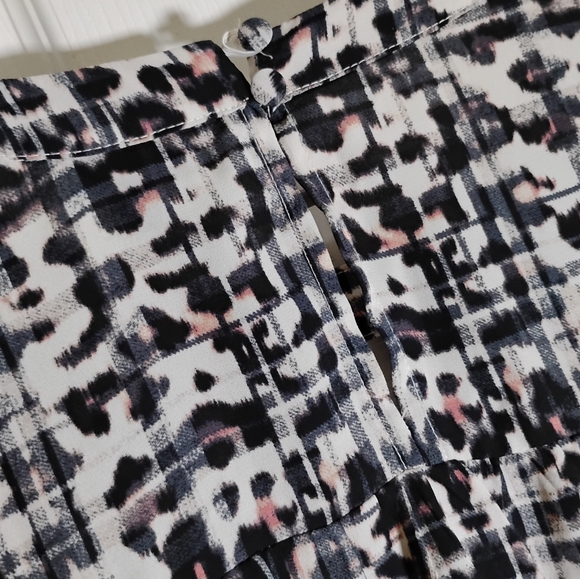torrid Animal Print Blouse watercolor Artsy 3X - Picture 6 of 10